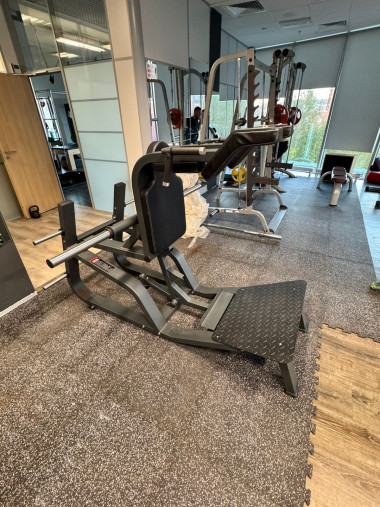 Тренажер для приседаний Гакк машина UNIX Fit PRO (UC-1665) Тренажер для приседаний Гакк машина UNIX Fit PRO (UC-1665)