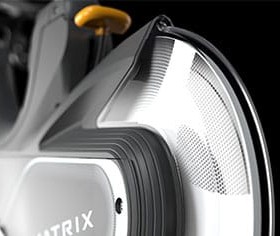 Маховик включает кожух, который защищает подвижные компоненты от попадания пота, влаги и пыли, продлевает срок службы и предотвращает проблемы до их наступления