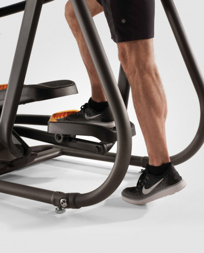 Эллиптический эргометр Matrix A50XIR с 16-дюймовым сенсорным дисплеем