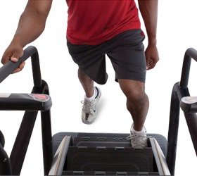 Механизм блокировки движения ступеней во время подготовки к тренировке, паузы или в случае попадания инородных предметов Механизм блокировки движения ступеней во время подготовки к тренировке, паузы или в случае попадания инородных предметов